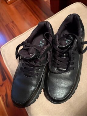 Women's Black Athletic Lace-Up Sneakers - Lightweight Comfort